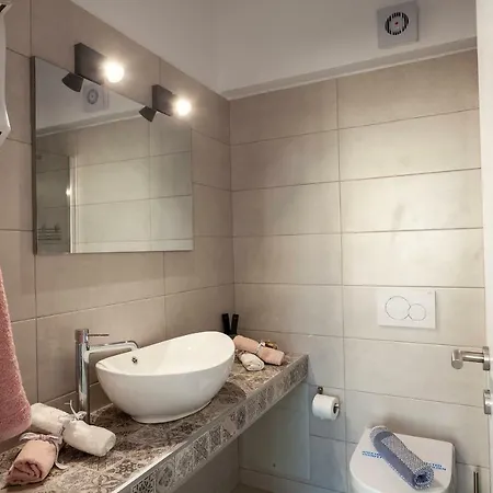 Feidias Luxury Flat Psyrri Square *
